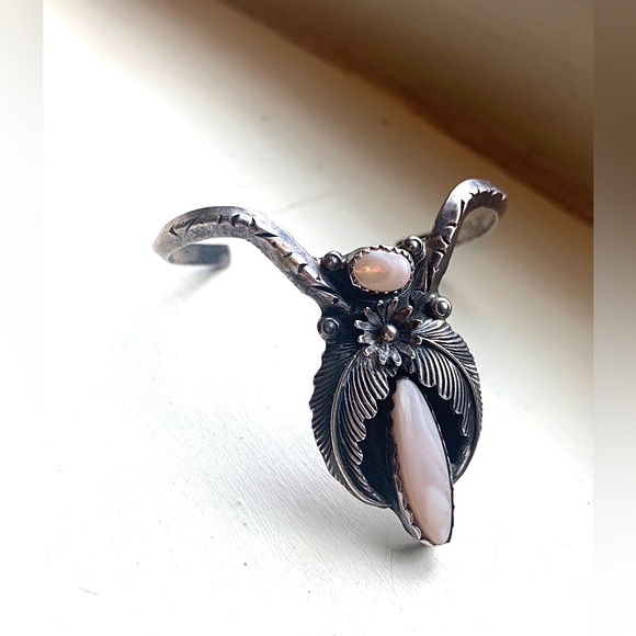 Navajo Sterling Silver 925 Native American Mother of Pearl Stone Cuff - Picture 3 of 6